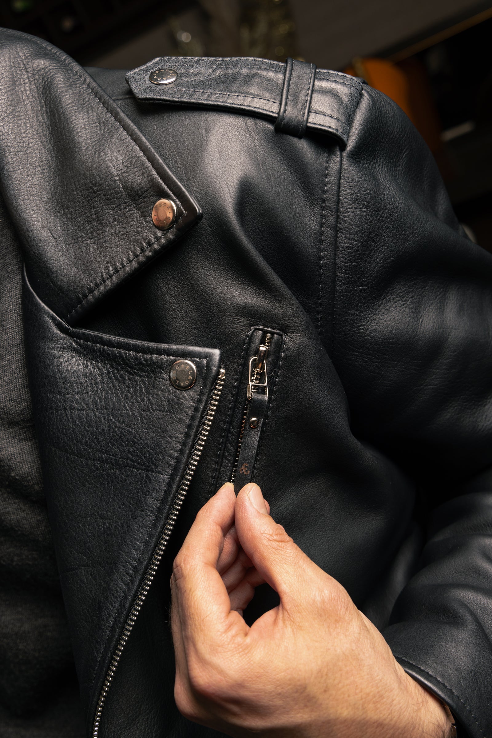 BIKER JACKET DETAIL ZIPPER PULL