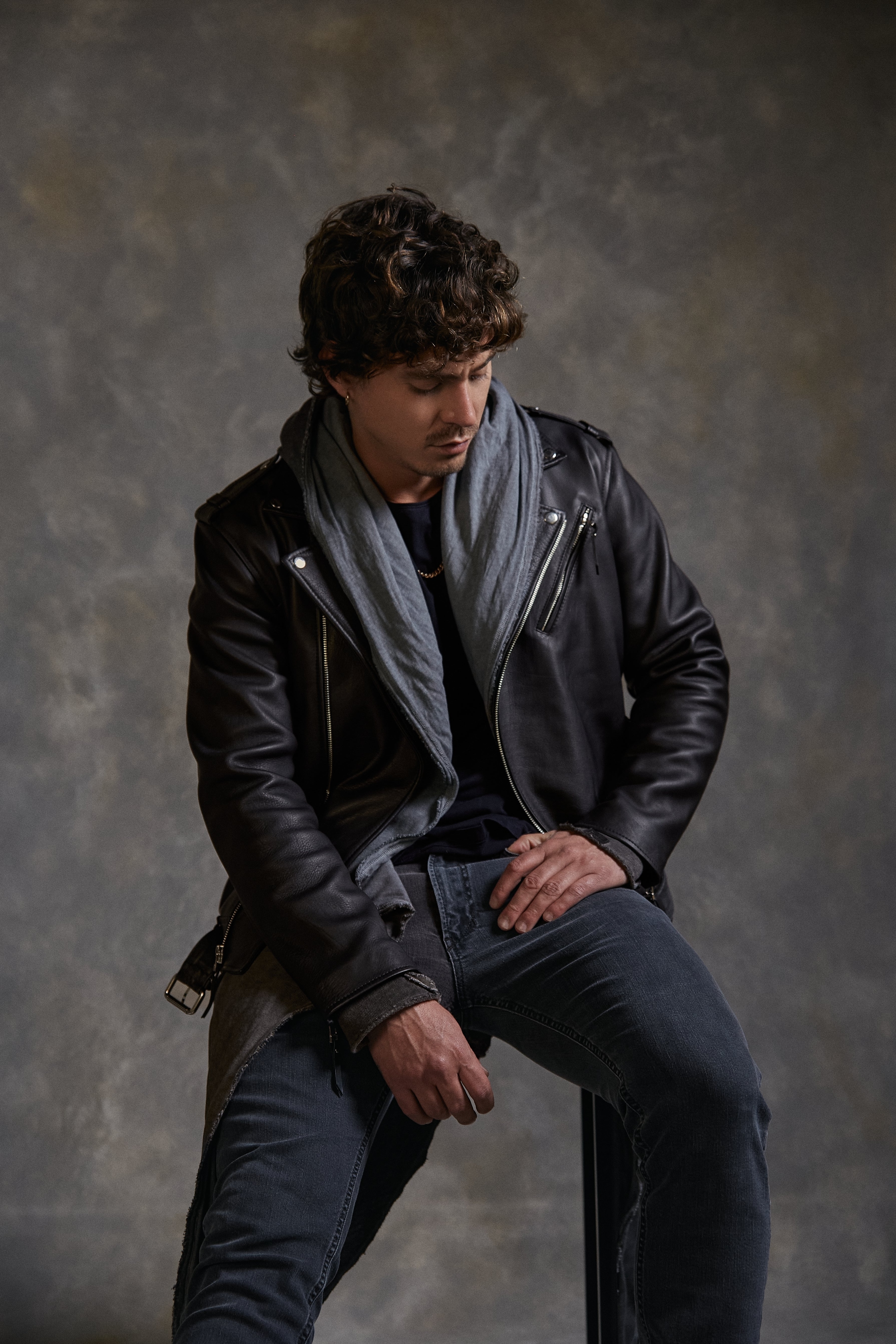 BIKER JACKET MODEL FRONT CASUAL