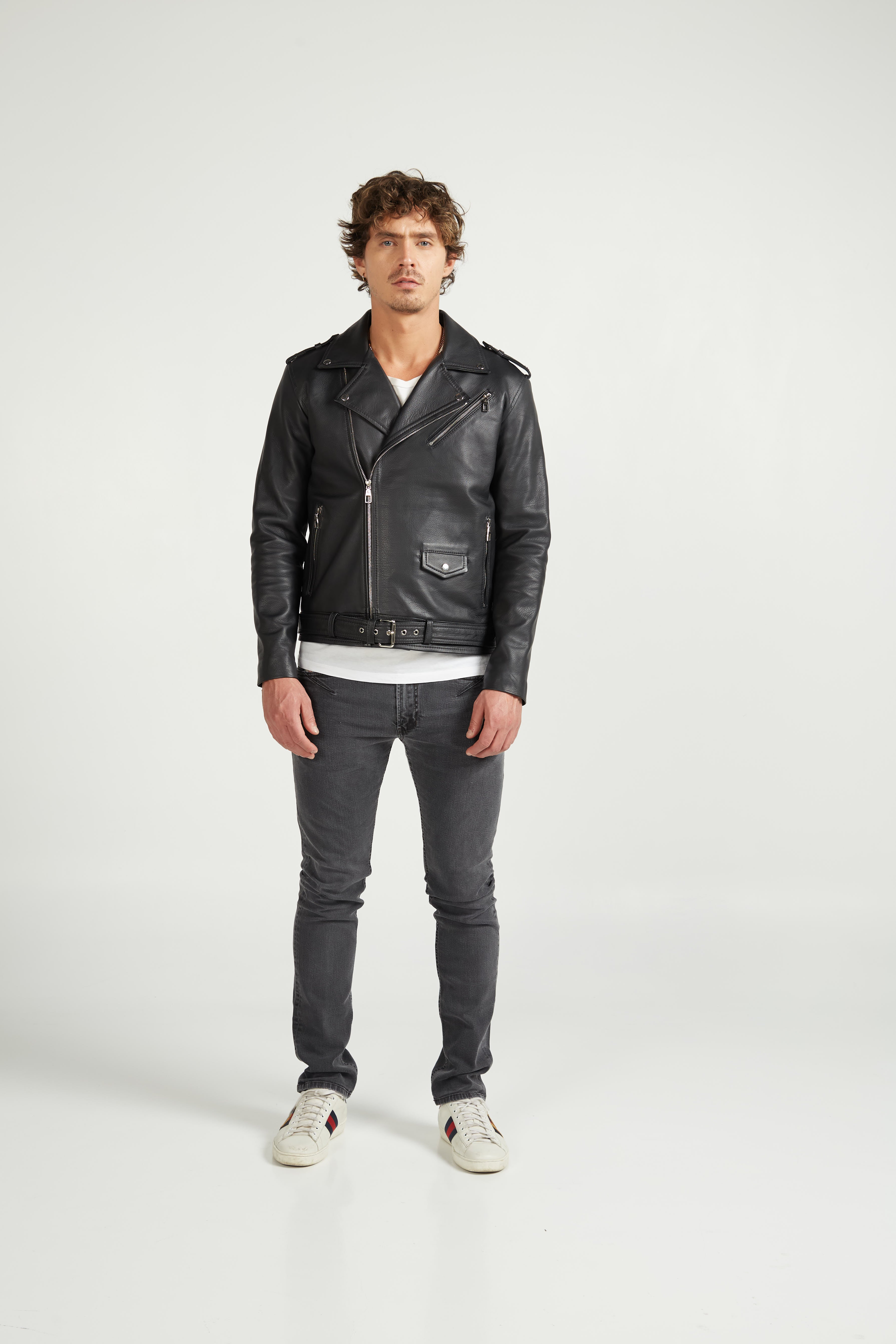 BIKER JACKET MODEL FRONT CLOSED