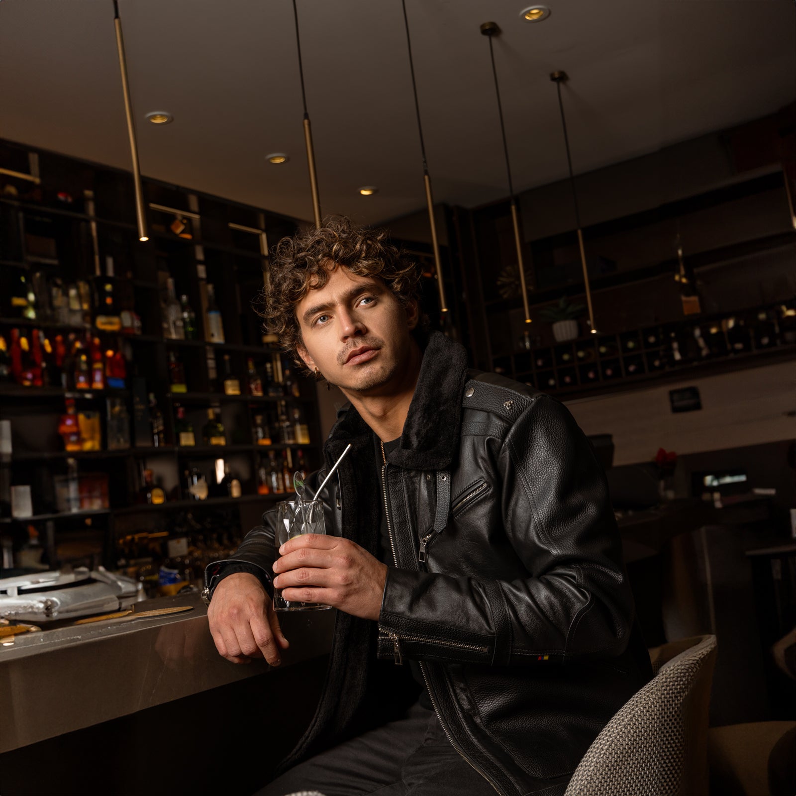 BOMBER JACKET BAR MODEL