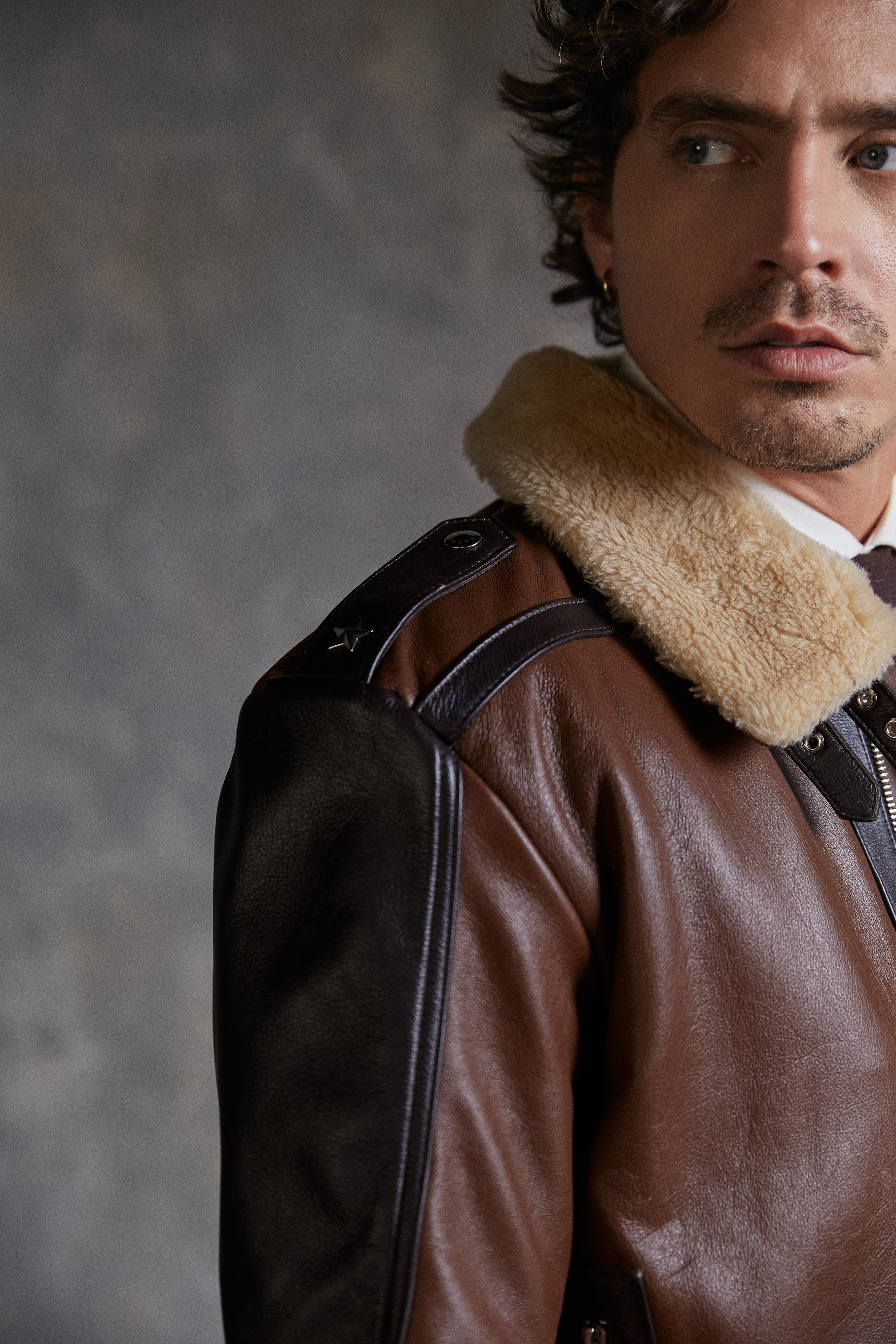 BOMBER JACKET SIDE DETAIL