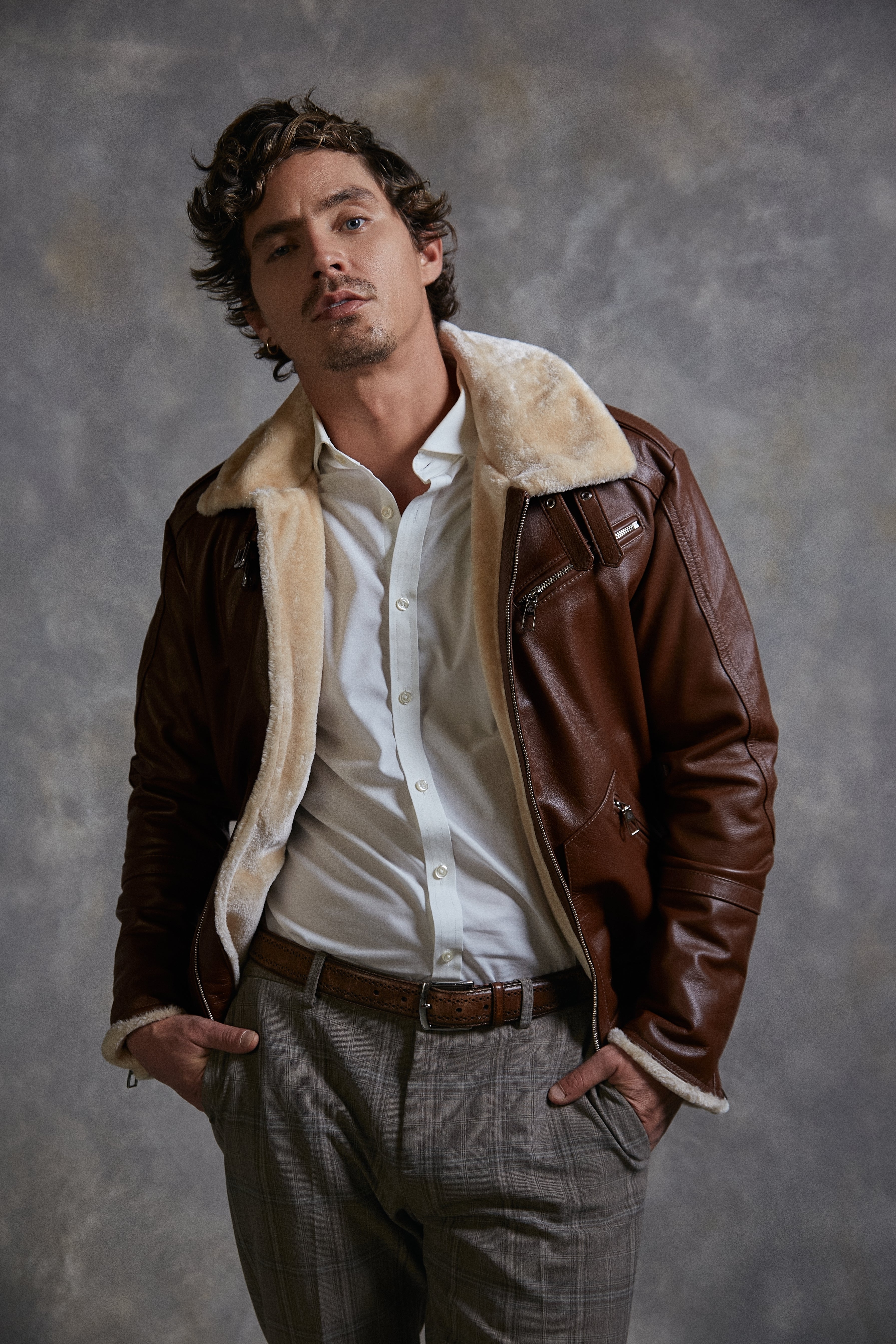 BOMBER JACKET WALNUT MODEL OPEN