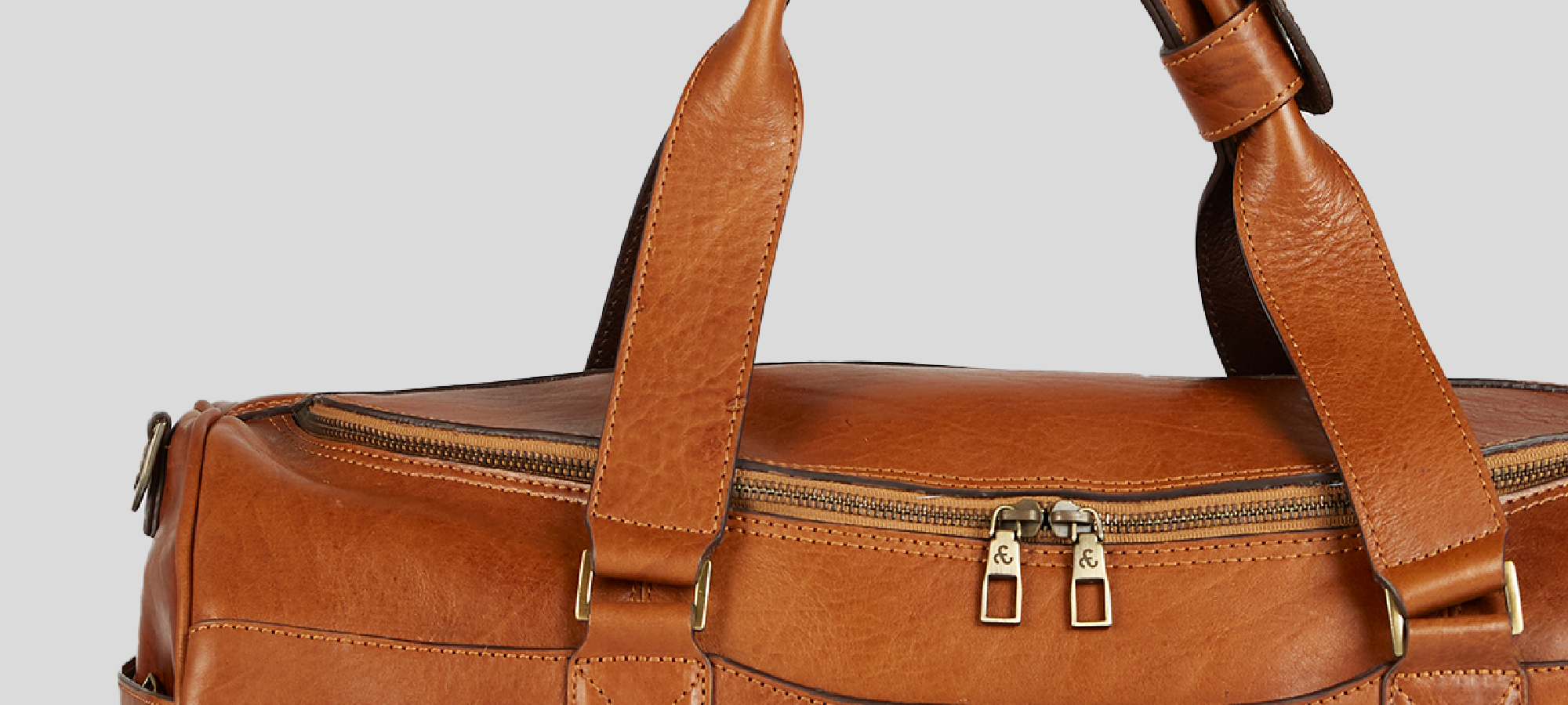 DUFFLE BAG FRONT DETAIL