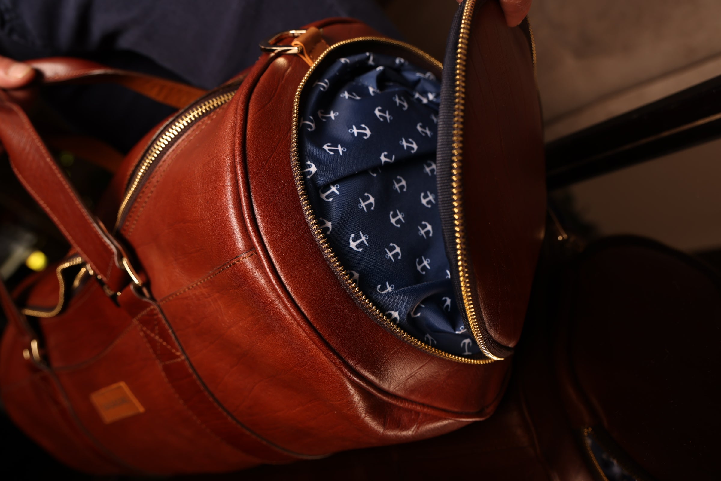 DUFFLE BAG WALNUT DETAIL LINING