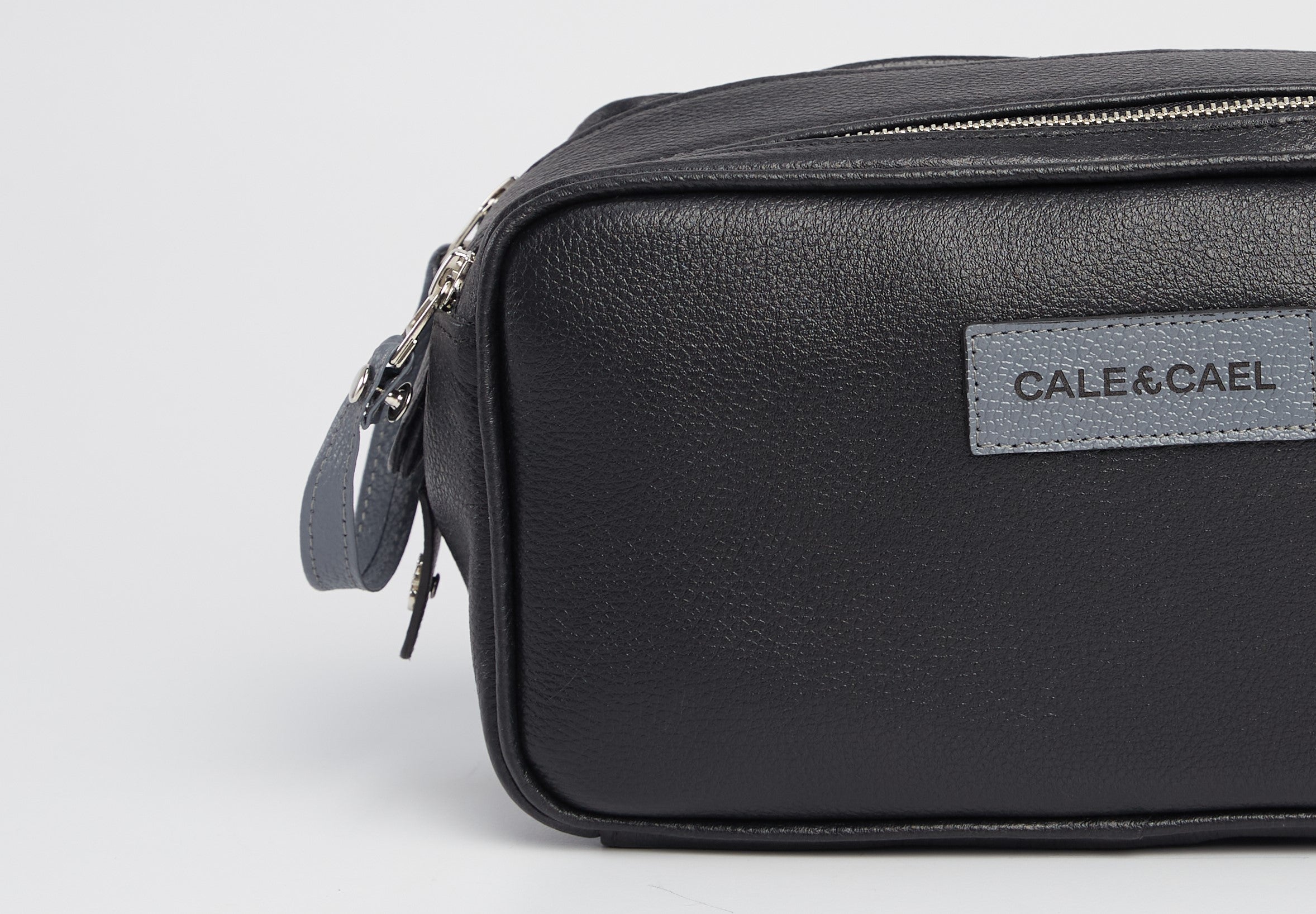 DETAIL ALEXANDER DOPP KIT